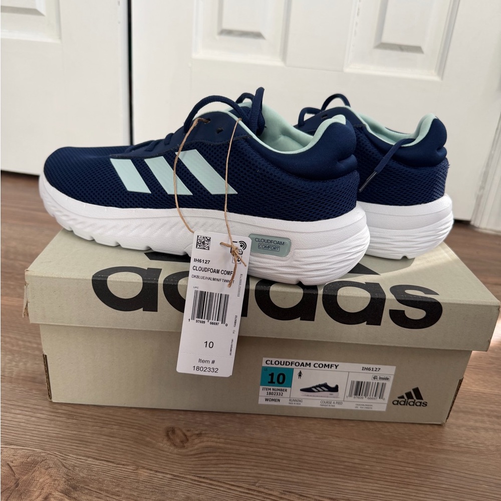 Women’s Adidas navy cloud foam comfy shoes size 10